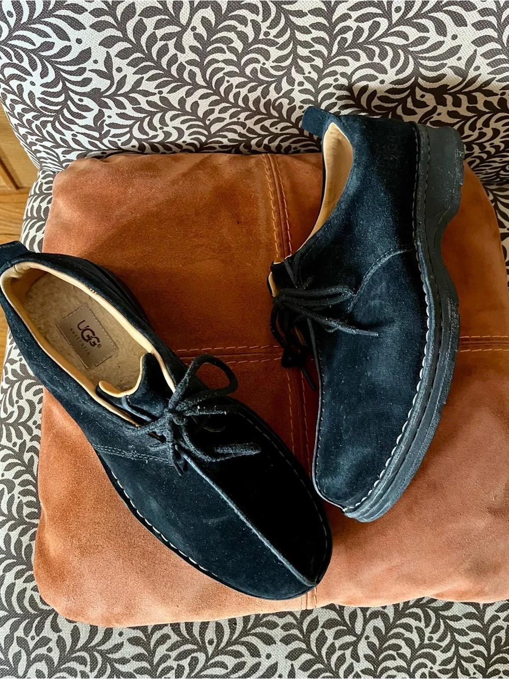 UGG shoes men’s sz 11 black tie up